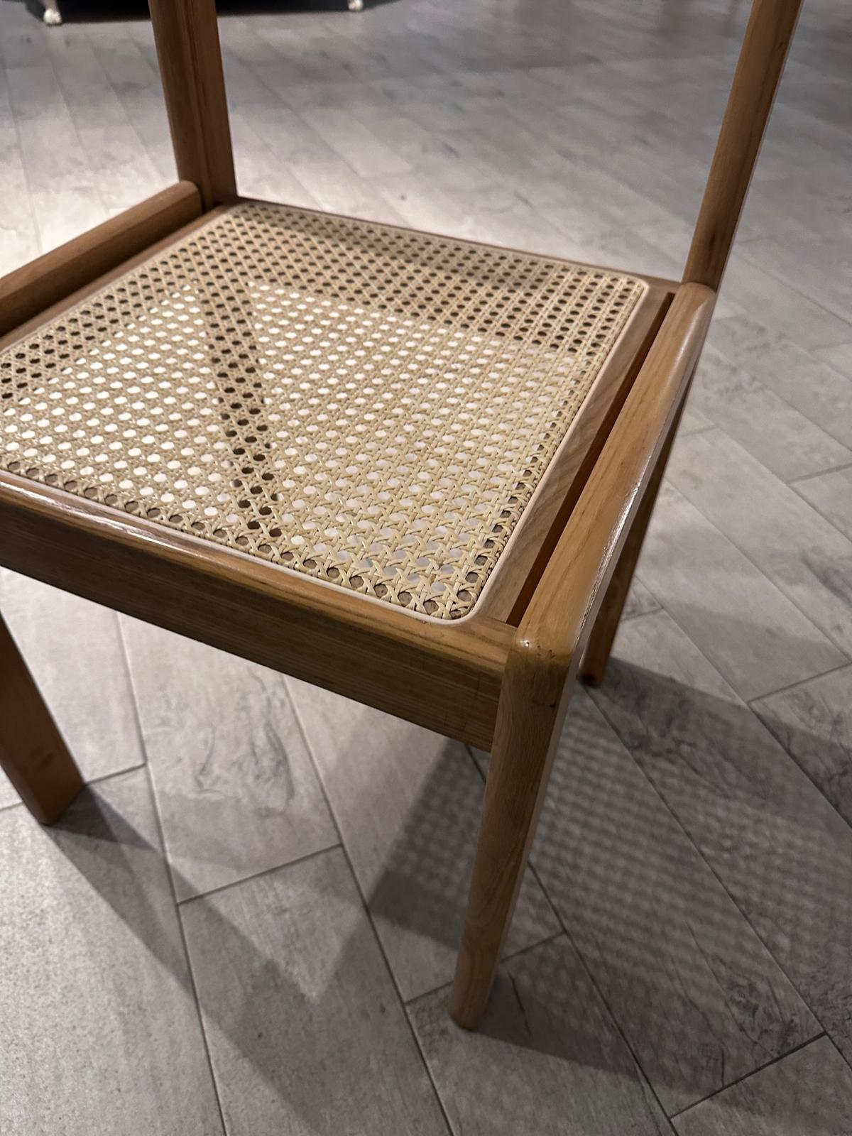 Dettaglio seduta paglia Vienna su sedia moderna in legno