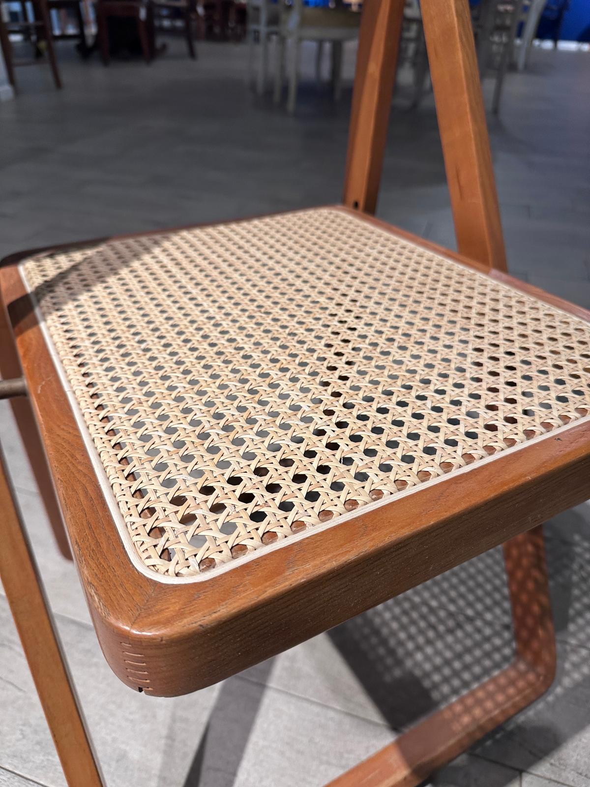 Dettaglio seduta paglia Vienna su sedia pieghevole in legno