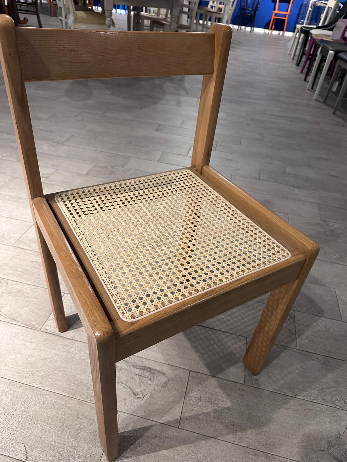 Sedia moderna in legno chiaro con seduta paglia Vienna