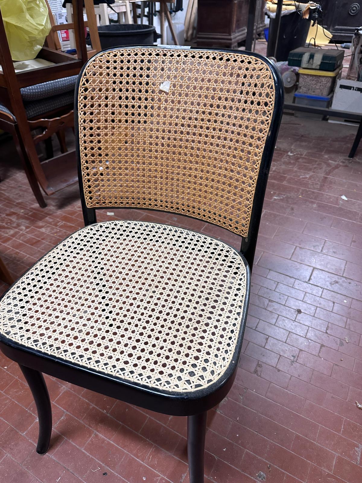 Sedia Vienna nera con paglia su seduta e schienale